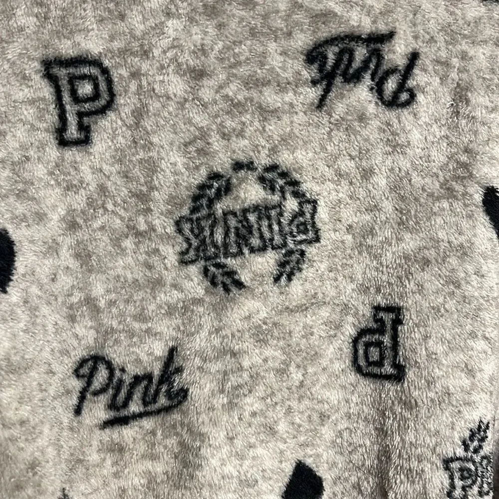 NWOT Victoria’s Secret PINK Cozy Gray Fuzzy Short Robe Size XS/S